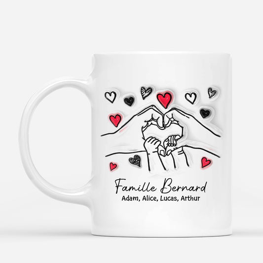 2411FR1 mug famille tenant les mains avec coeurs personnalise_6a8d6484 4186 4a39 a437 362189554e42