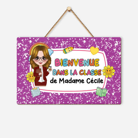 5204QFR1 plaque en bois personnalisee a suspendre bienvenue dans la classe dessin crayon 5204qkmtt