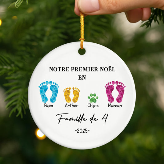 5401OFR2 ornement ceramique personnalise notre premier noel en famille avec pieds 5401o3zqi