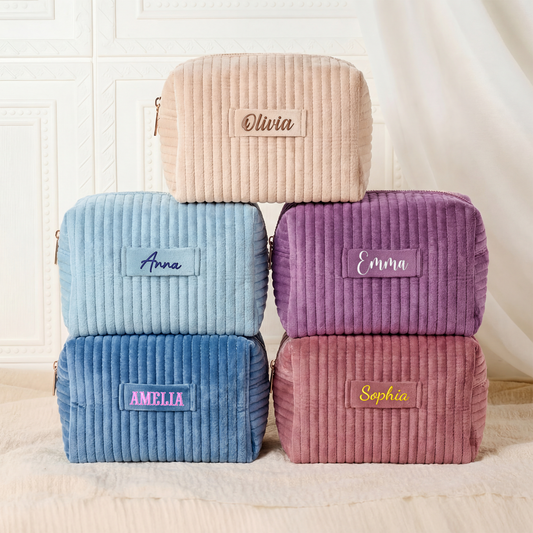 7981AFR1 cadeau utile pour femme trousse de maquillage personnalisee_ en velours avec prenom brode 7981ab0p5a