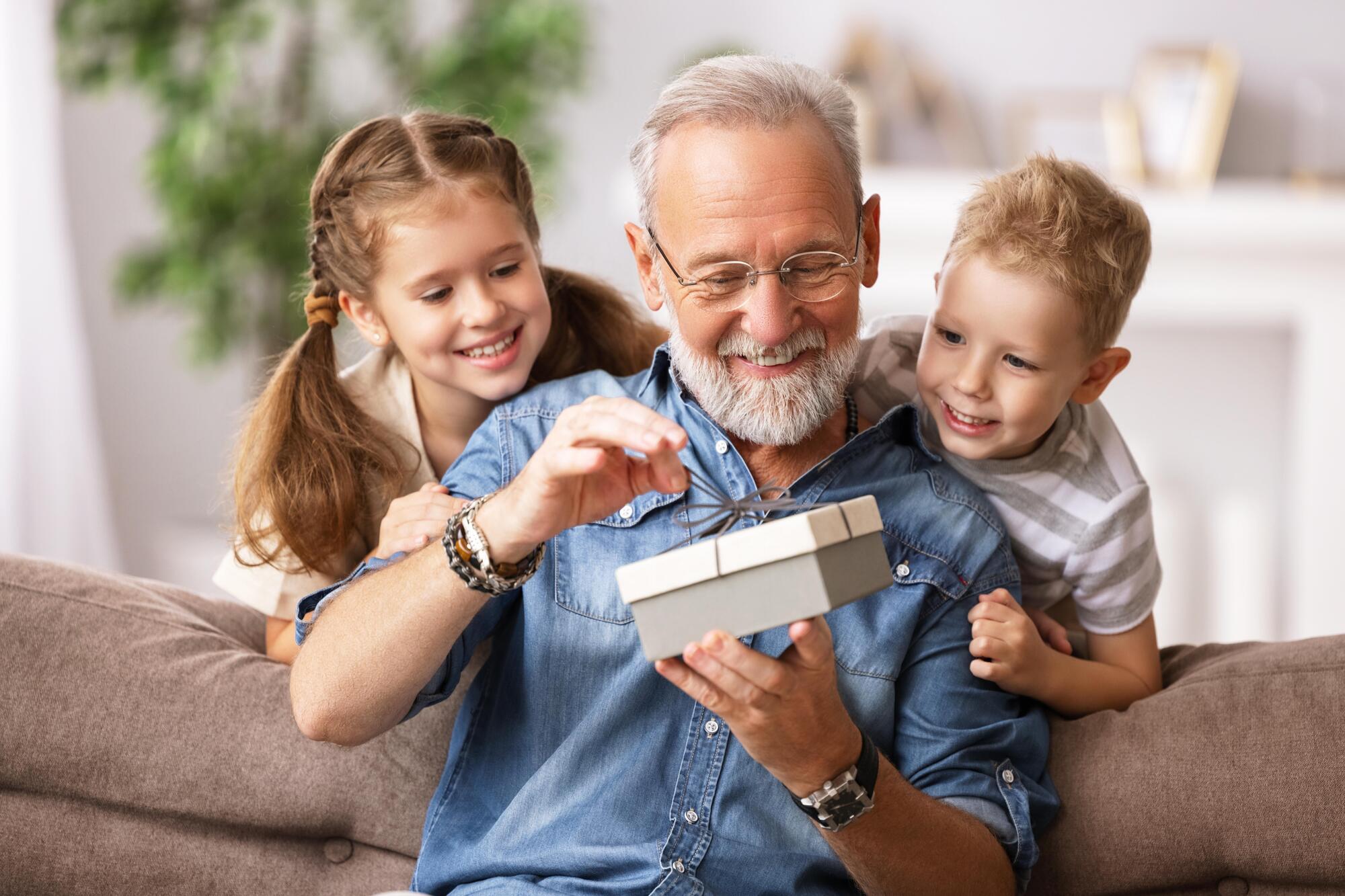 Cadeau pour le grand-père : Comment choisir un cadeau adapté son centre d’intérêt