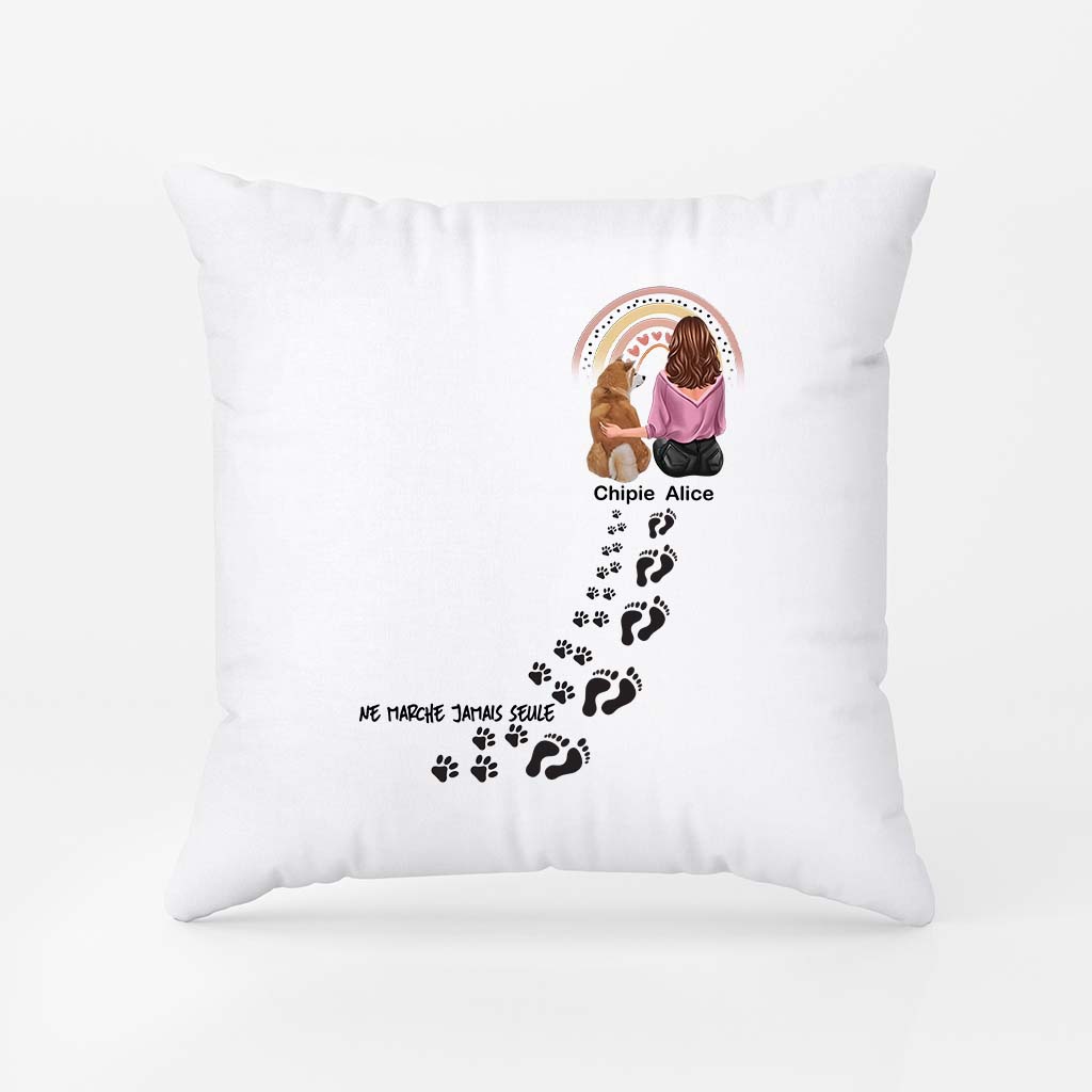 Ne Marche Jamais Seule - Cadeau Personnalisé | Coussin Pour Amoureux Des Animaux