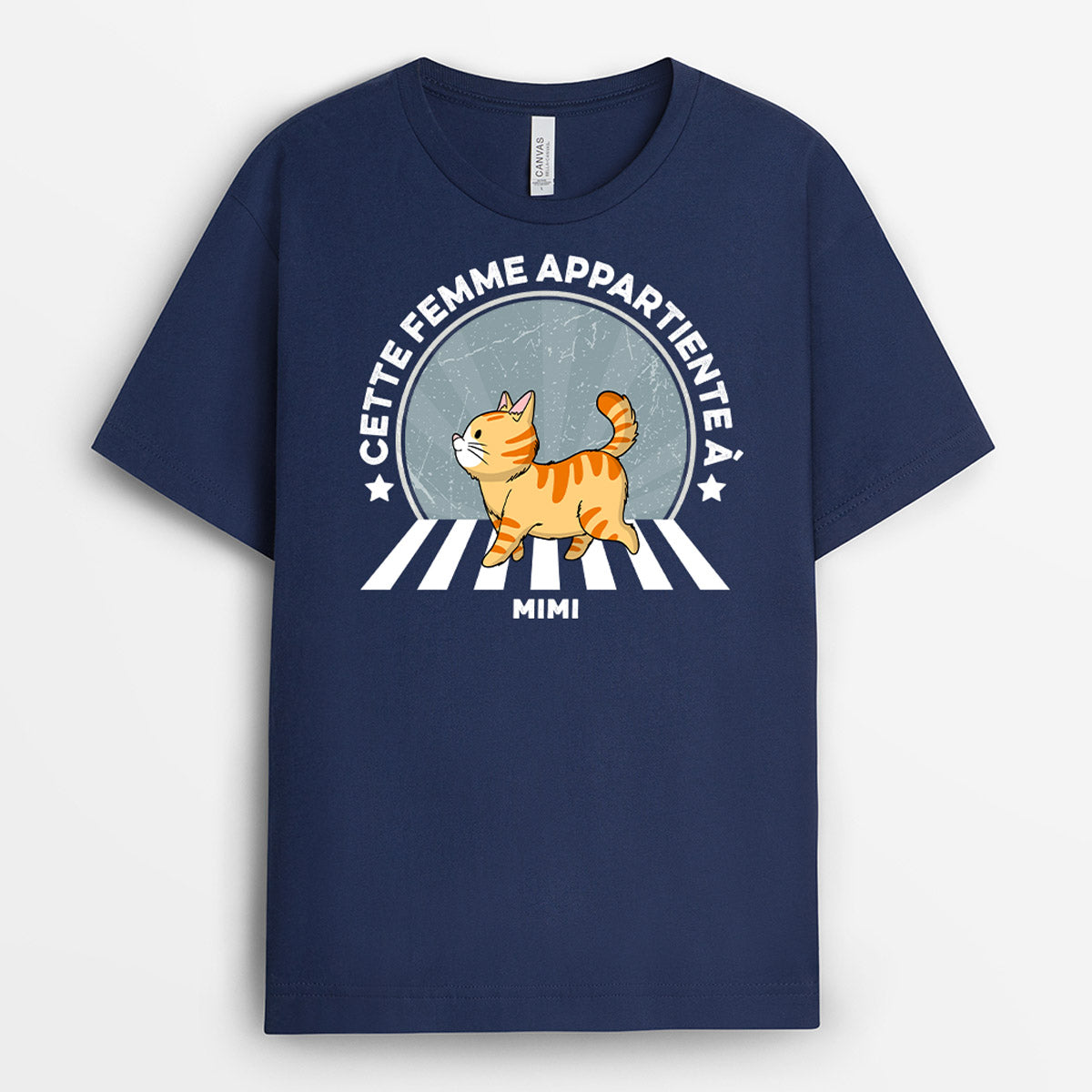 Cet Humain Appartient à - Cadeau Personnalisé | T-shirt pour Amoureux des Chats