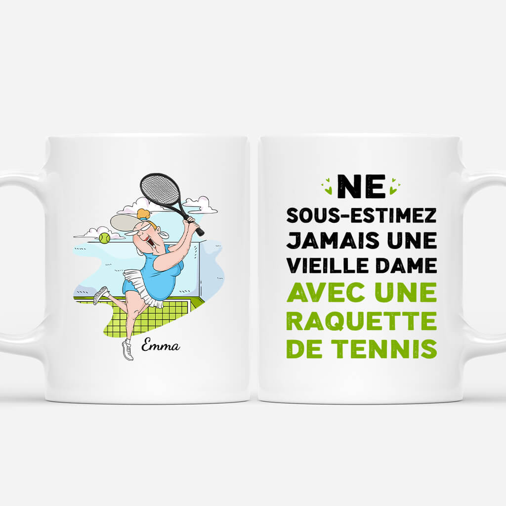 Ne Sous-Estimez Jamais Une Vieille Dame Avec Une Raquette De Tennis - Cadeau Personnalisé | Mug Pour Femme