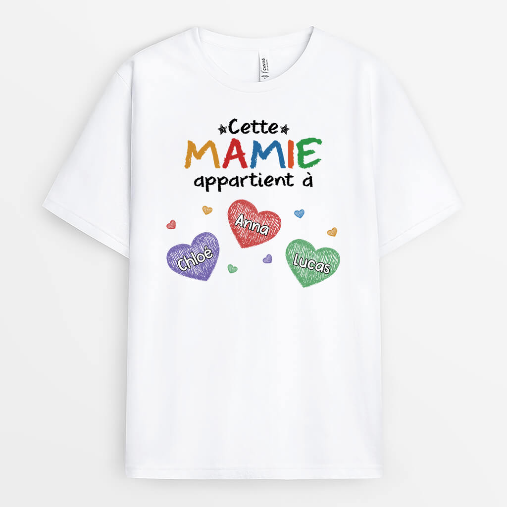 Cette Maman/ Mamie Appartient À Avec Coeurs Colorés - Cadeau Personnalisé | T-shirt pour Femme