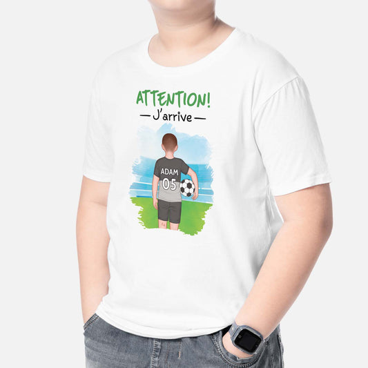 2589AFR2 t shirt attention_ jarrive version garcon personnalise