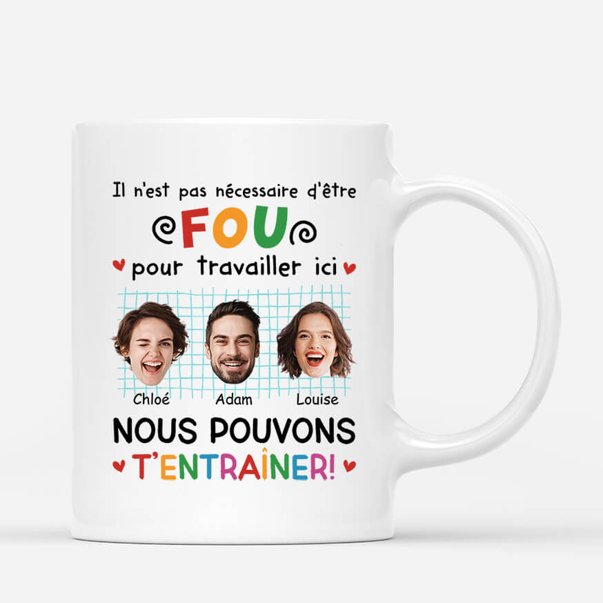 Il N'Est Pas Nécessaire d'Être Fou Pour Travailler Ici Avec Visages - Cadeau Personnalisé | Mug Pour Collègue