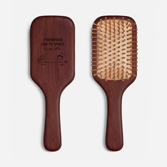 3535AFR1 brosse a cheveux personnalisee gravee en bois de santal jaimerais mon amie habites a cote 3535aq6t5f
