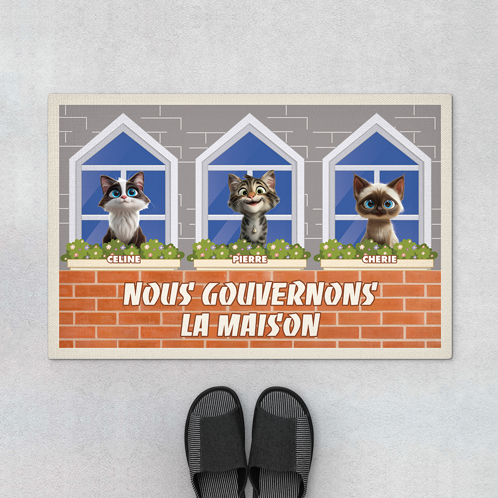 Nous Gouvenons La Maison Version Fenêtres - Cadeau Personnalisé | Paillasson Pour Amoureux Des Chats