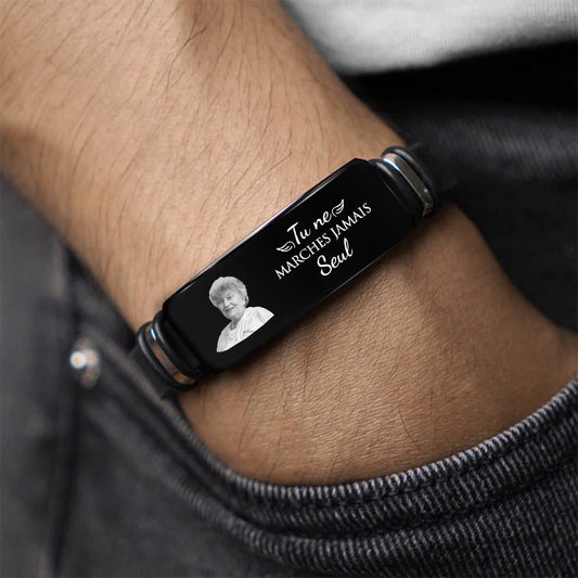 4289JFR2 bracelet personnalise tu ne marches jamais seule photo 4289j5t5a_39e6af0b d45c 4d38 b3b9 01365a870333
