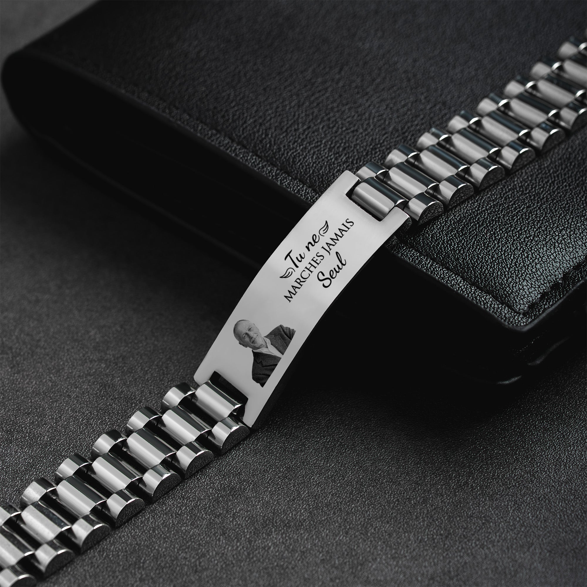 4289JFR2 tu ne marches jamais seule bracelet personnalise avec photo commemorative de papa maman 4289jtq5a