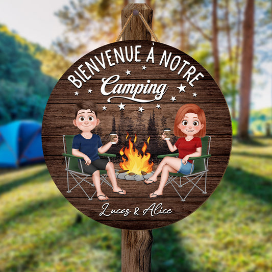 5089QFR2 plaque en bois personnalisee pour couple a suspendre bienvenue a notre camping 5089q8qmg