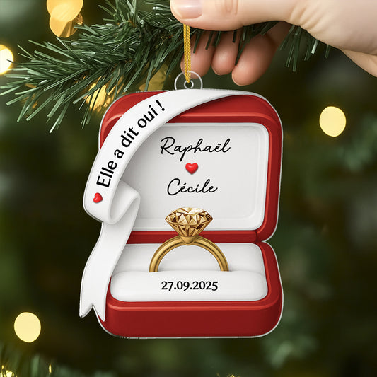 6123OFR2 ornement noel acrylique personnalise couple pour engagement et mariage elle a dit oui 6123o8tag