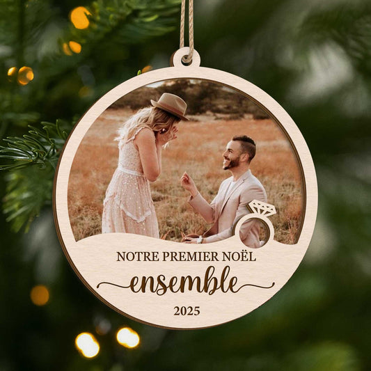 6473OFR1 ornement en bois a 2 couches personnalise couple avec photo notre premier noel fiances 6473otqwg