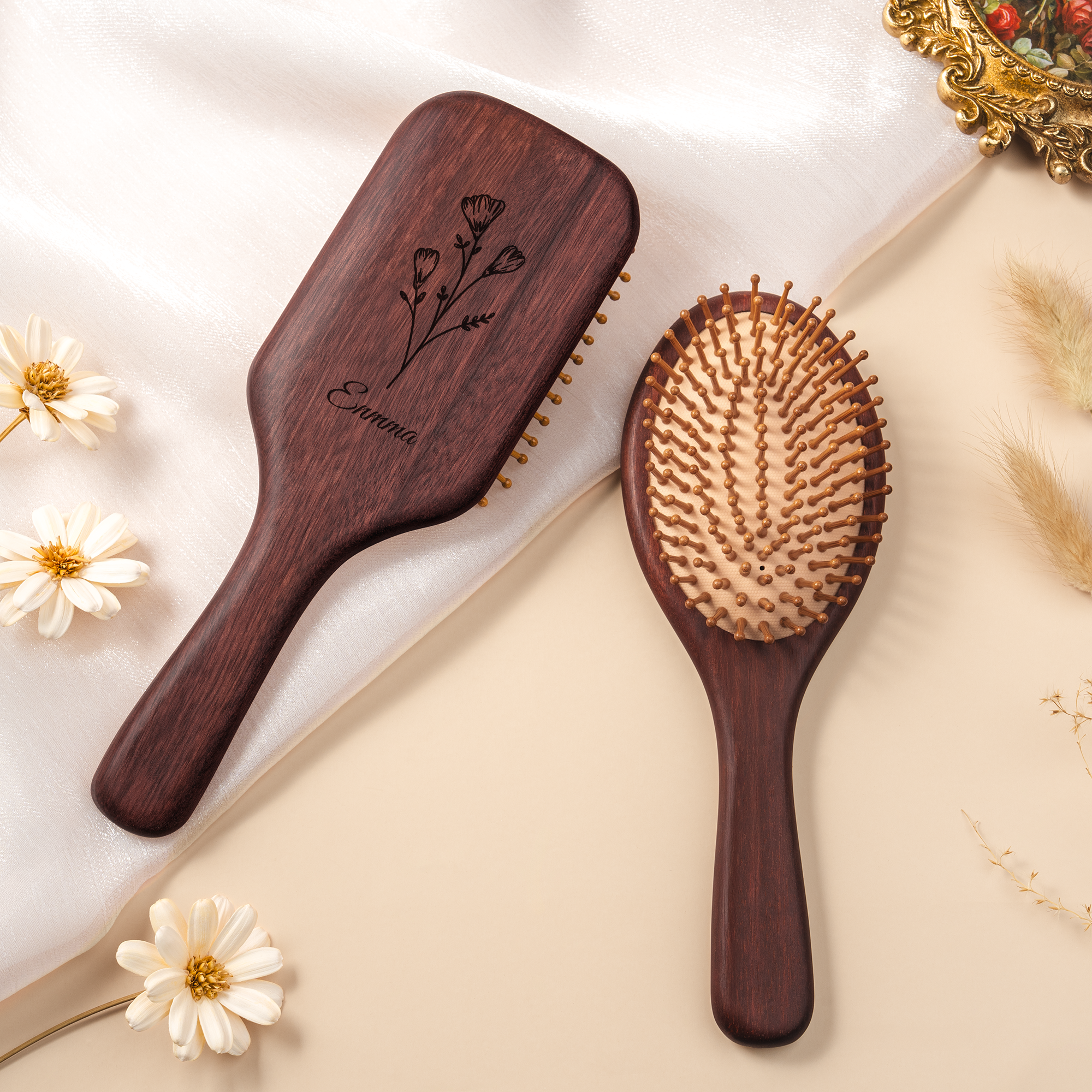 7781AFR2 jolie fleur brosse a cheveux personnalisee en bois de santal gravee pour femme 7781aq8f5a