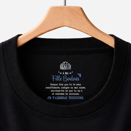 8943AFR1 cadeau ma fille badass tee shirt noir personnalise avec message a l_interieur du col pour femme 8943aa