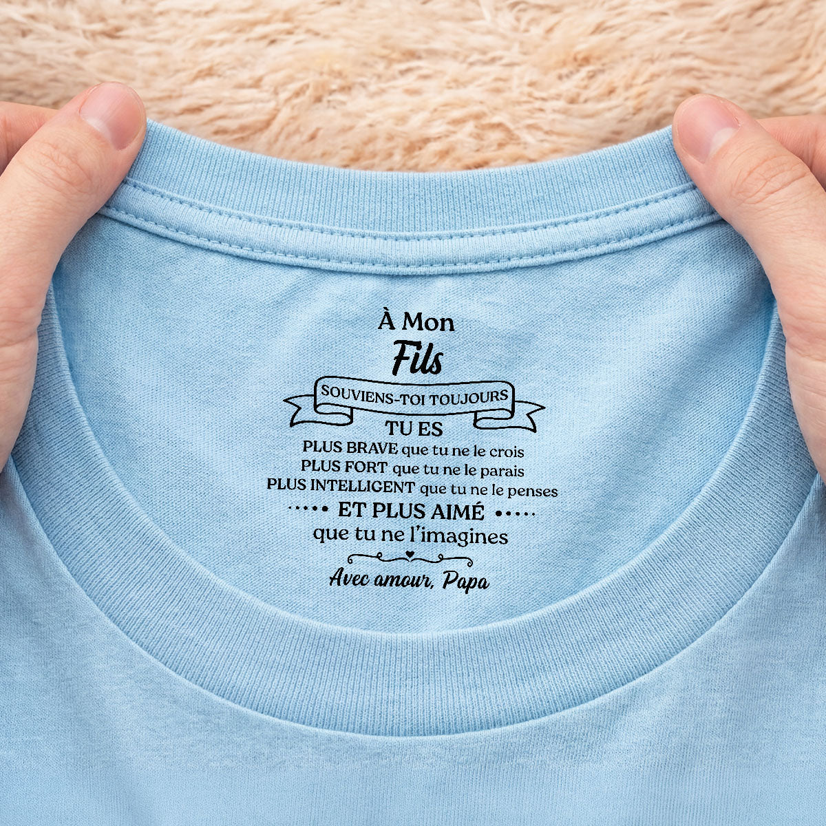 8956AFR1 fille fils plus aime que tu ne l_imagines tee shirt personnalise blanc avec texte a l_interieur du col femmehomme 8956aaavla_2
