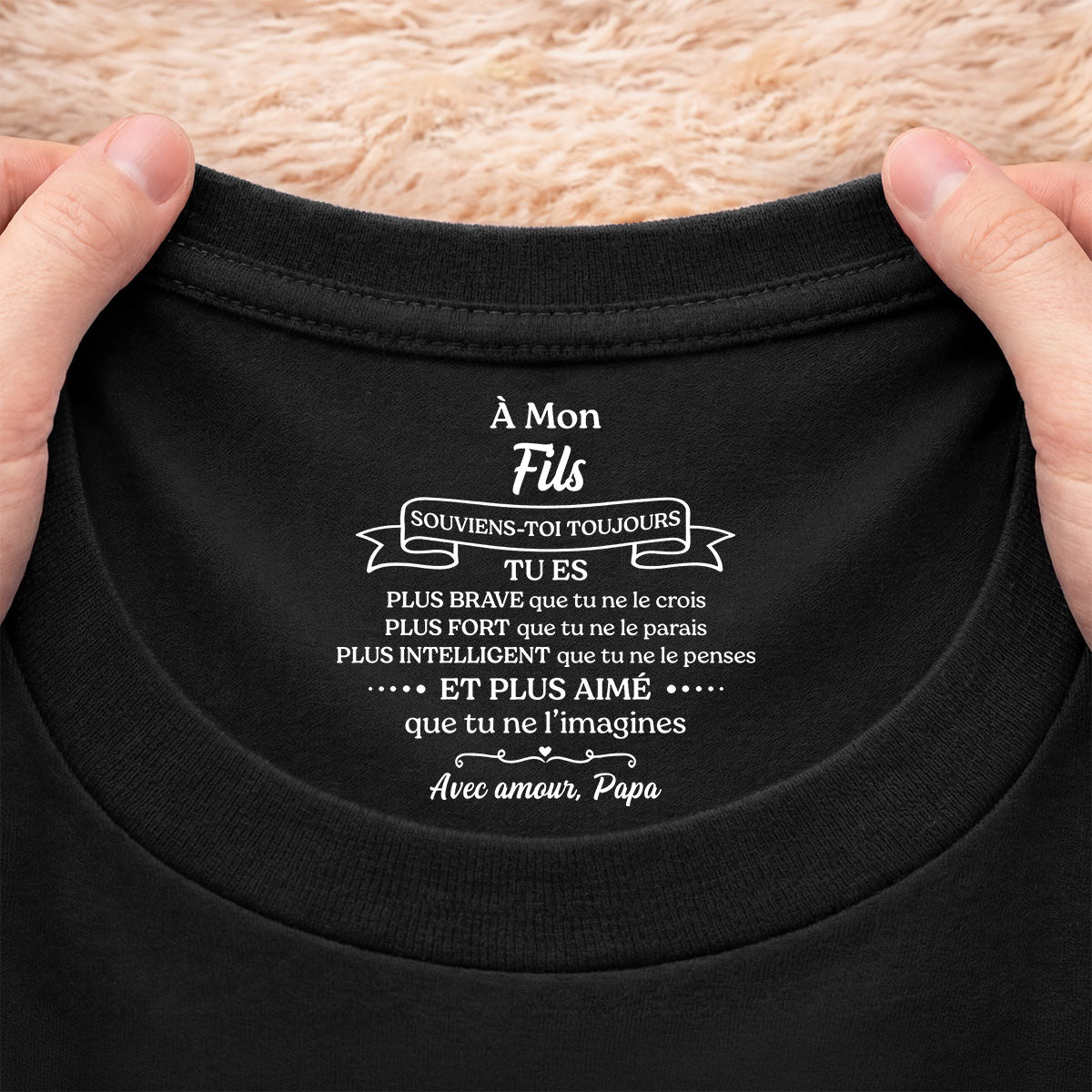 8956AFR1 fille fils plus aime que tu ne l_imagines tee shirt personnalise noir avec texte a l_interieur du col femmehomme 8956aaavla_2