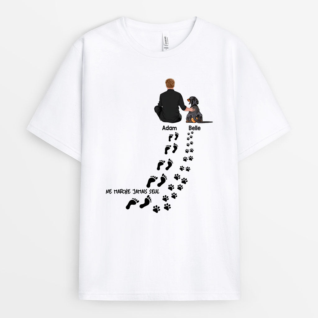 Ne marche jamais seul - Cadeau Personnalisé | T-shirt pour Amoureux des chiens